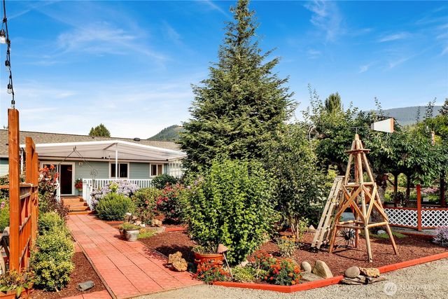 3725 Legg Road, Bow, WA 98232
