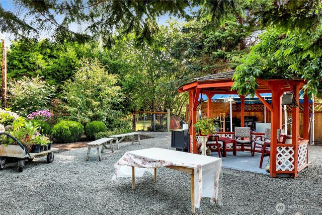 3725 Legg Road, Bow, WA 98232