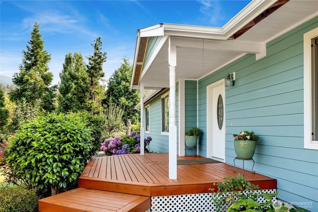 3725 Legg Road, Bow, WA 98232