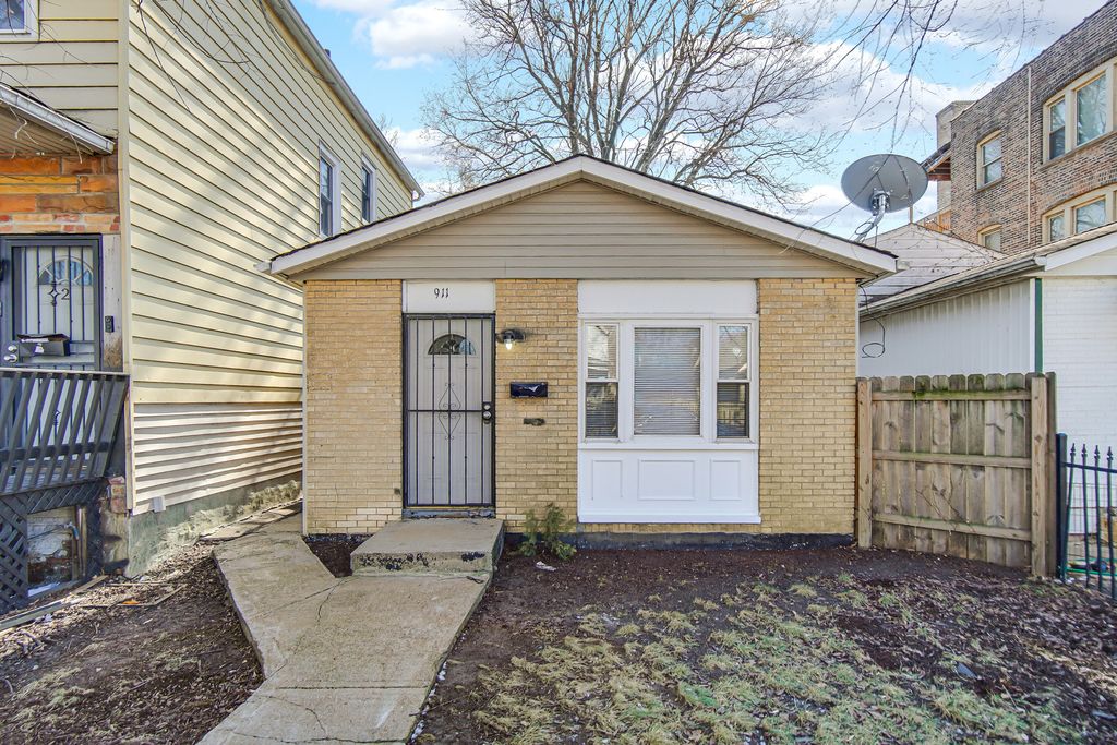 911 E 76th Street, Chicago, IL 60619