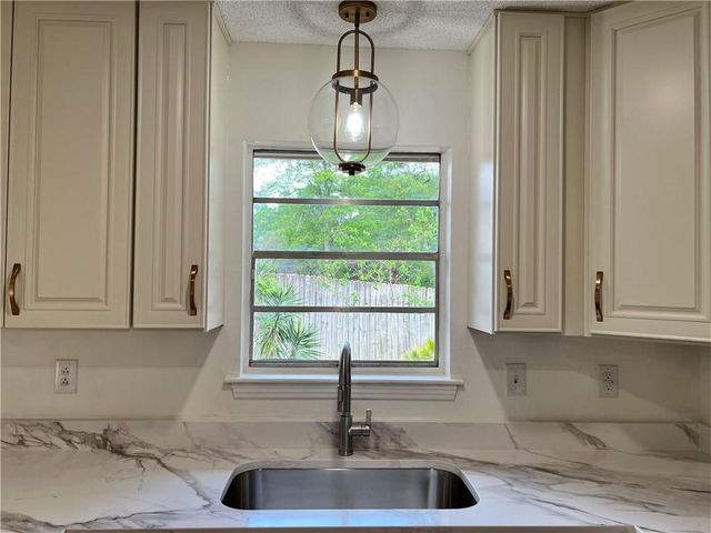 5166 Maudelayne Drive S, Mobile, AL 36693