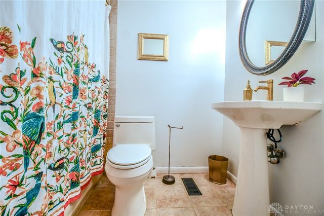 2264 S Linda Drive, Bellbrook, OH 45305