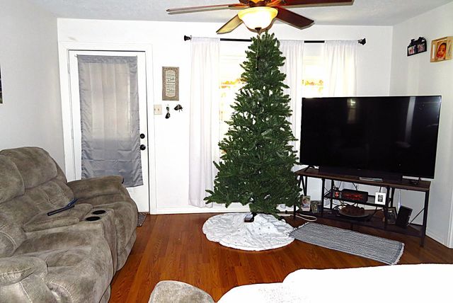 828 Robinson Road, La Porte, TX 77571