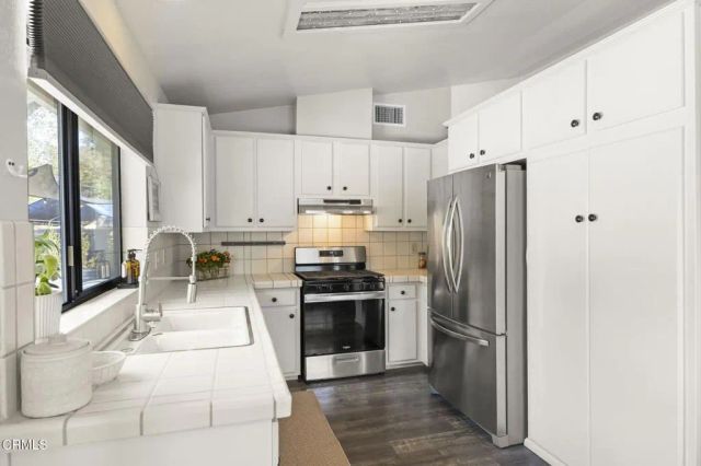 11755 Mirror Lake Avenue, Ojai, CA 93023