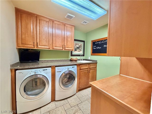 8578 Silver Coast Street, Las Vegas, NV 89139