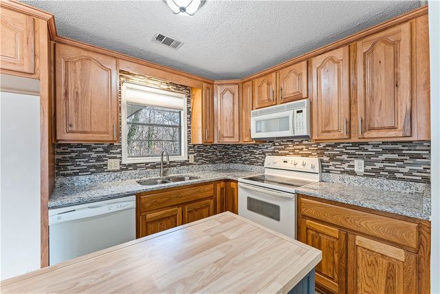 17 Evesham Lane, Bella Vista, AR 72714