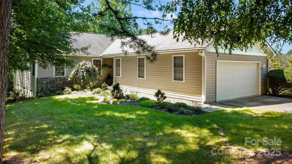 197 Highland Golf Drive, Flat Rock, NC 28731