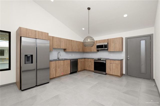 1304 E Iris Avenue 4, Mcallen, TX 78501