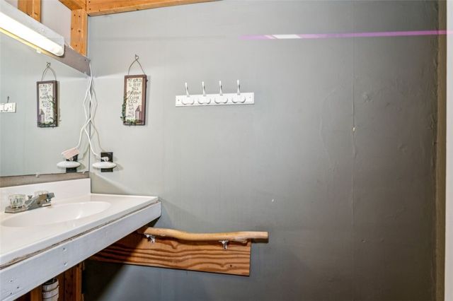 1618 3rd Ave, Beaver Falls, PA 15010