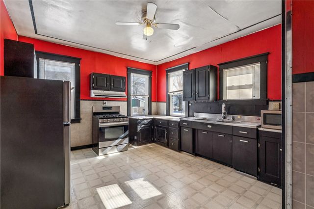 1618 3rd Ave, Beaver Falls, PA 15010