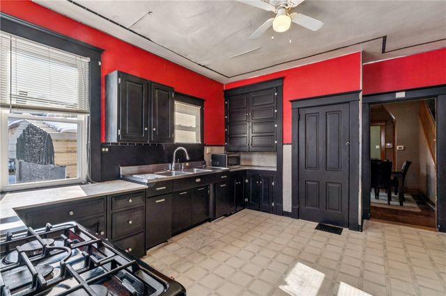 1618 3rd Ave, Beaver Falls, PA 15010