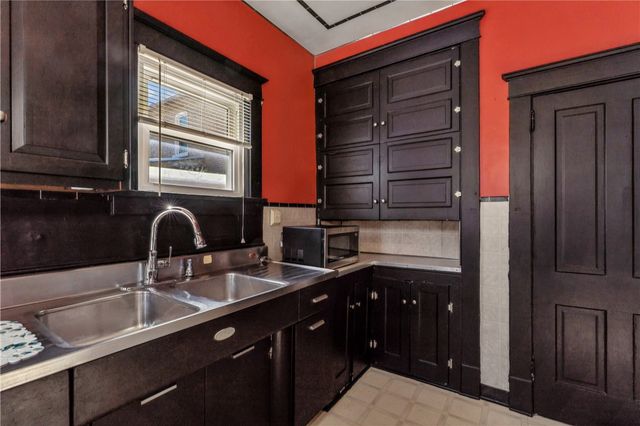 1618 3rd Ave, Beaver Falls, PA 15010