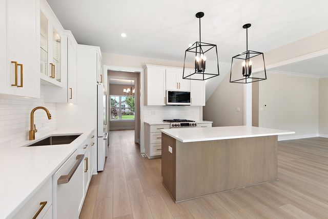 700 Czacki Street, Lemont, IL 60439