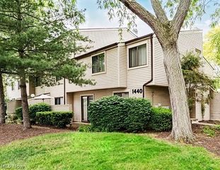 1440 Cedarwood Drive H, Westlake, OH 44145