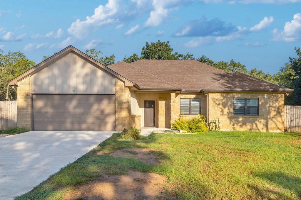 122 N Pohakea DR, Bastrop, TX 78602