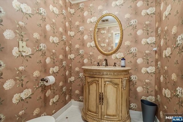 5 Edgehill Road, West Orange, NJ 07052