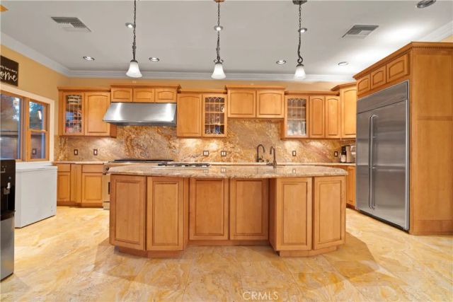 441 S Valley Center Avenue, Glendora, CA 91741