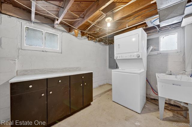 1470 Ferris Avenue, Lincoln Park, MI 48146