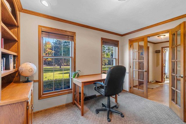 21 CRESTVIEW DRIVE, Hortonville, WI 54944