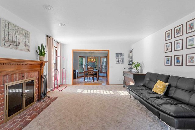 21 CRESTVIEW DRIVE, Hortonville, WI 54944