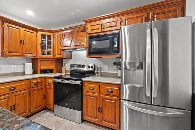 21 CRESTVIEW DRIVE, Hortonville, WI 54944