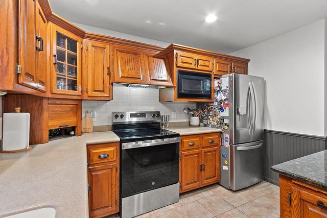 21 CRESTVIEW DRIVE, Hortonville, WI 54944