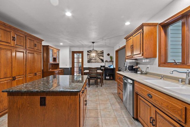 21 CRESTVIEW DRIVE, Hortonville, WI 54944