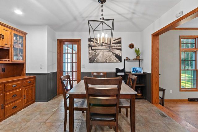 21 CRESTVIEW DRIVE, Hortonville, WI 54944