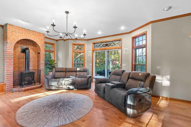 21 CRESTVIEW DRIVE, Hortonville, WI 54944