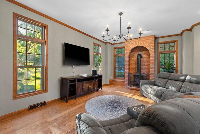 21 CRESTVIEW DRIVE, Hortonville, WI 54944