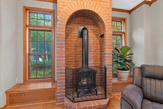 21 CRESTVIEW DRIVE, Hortonville, WI 54944