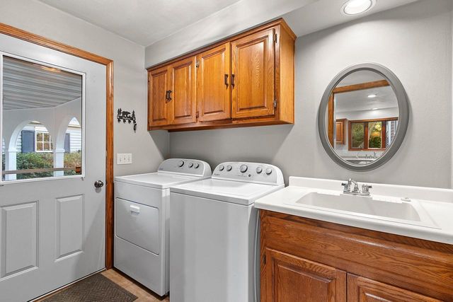 21 CRESTVIEW DRIVE, Hortonville, WI 54944