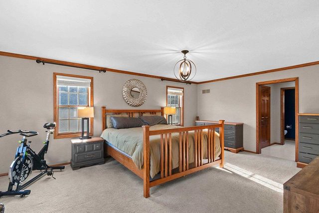 21 CRESTVIEW DRIVE, Hortonville, WI 54944