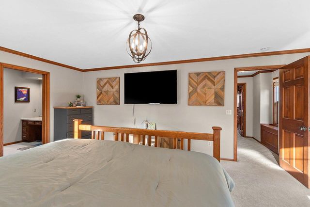 21 CRESTVIEW DRIVE, Hortonville, WI 54944