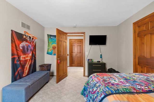 21 CRESTVIEW DRIVE, Hortonville, WI 54944