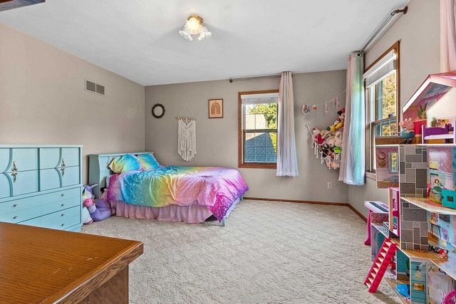 21 CRESTVIEW DRIVE, Hortonville, WI 54944