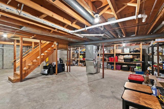 21 CRESTVIEW DRIVE, Hortonville, WI 54944