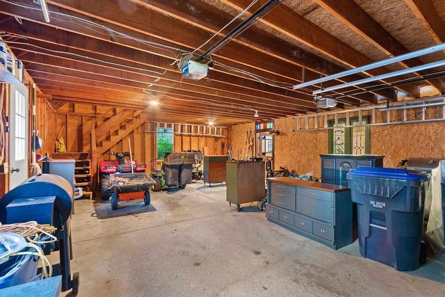 21 CRESTVIEW DRIVE, Hortonville, WI 54944