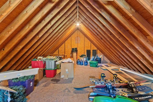 21 CRESTVIEW DRIVE, Hortonville, WI 54944