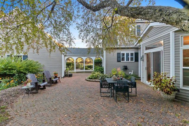 21 CRESTVIEW DRIVE, Hortonville, WI 54944