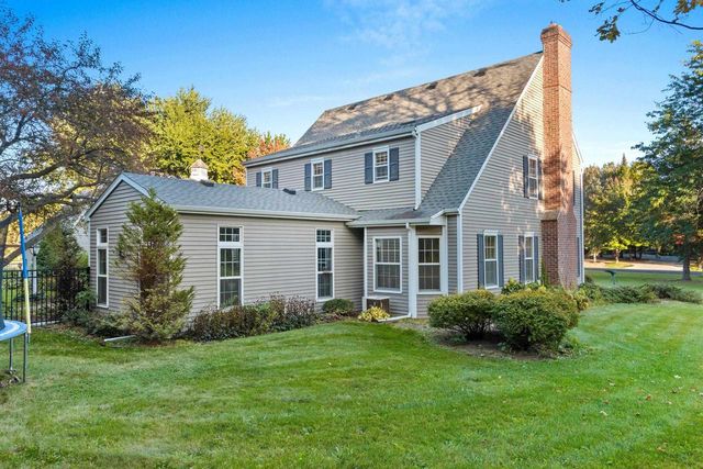 21 CRESTVIEW DRIVE, Hortonville, WI 54944