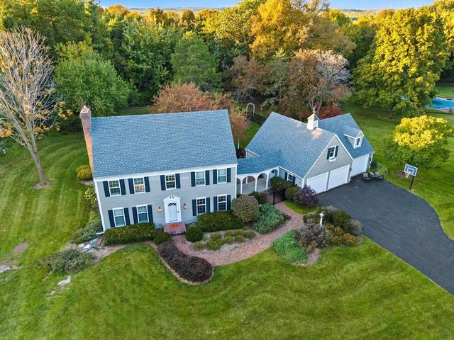 21 CRESTVIEW DRIVE, Hortonville, WI 54944