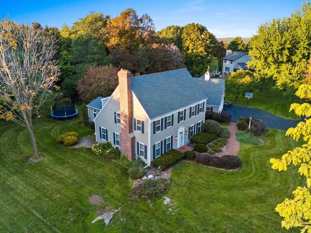 21 CRESTVIEW DRIVE, Hortonville, WI 54944