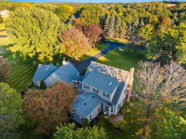 21 CRESTVIEW DRIVE, Hortonville, WI 54944