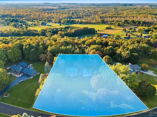21 CRESTVIEW DRIVE, Hortonville, WI 54944
