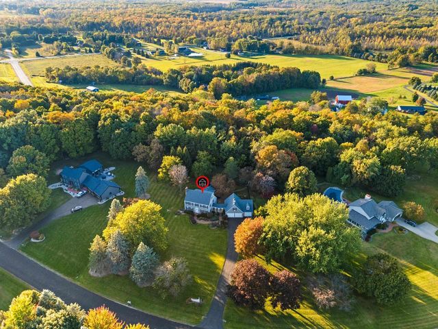 21 CRESTVIEW DRIVE, Hortonville, WI 54944