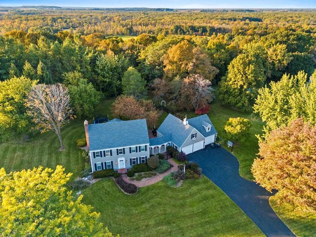 21 CRESTVIEW DRIVE, Hortonville, WI 54944
