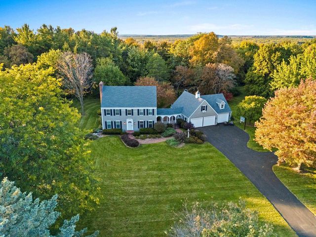 21 CRESTVIEW DRIVE, Hortonville, WI 54944
