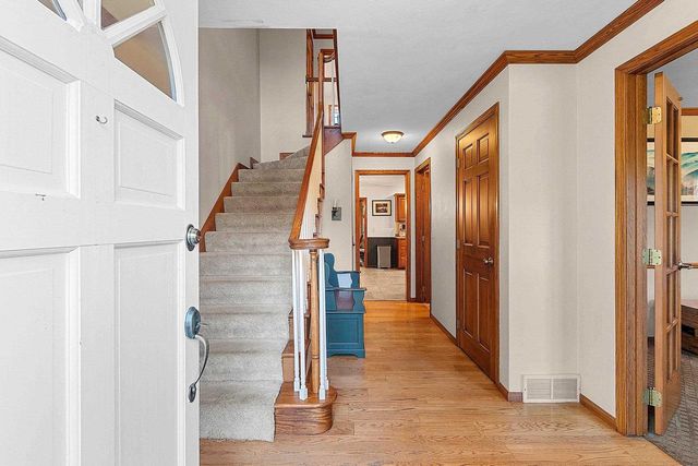 21 CRESTVIEW DRIVE, Hortonville, WI 54944