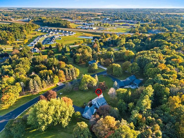 21 CRESTVIEW DRIVE, Hortonville, WI 54944